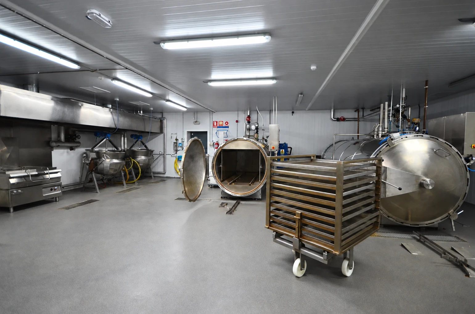Autoclaves y cocina de producción de Kata Kata
